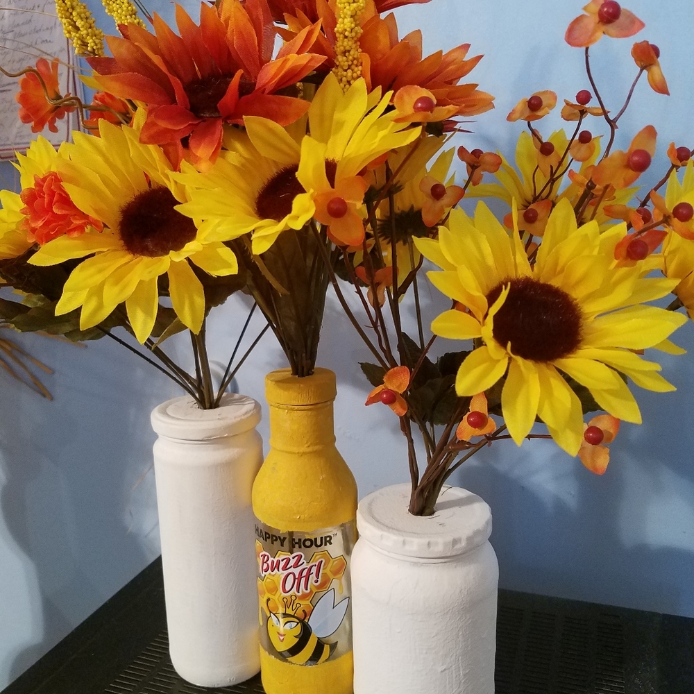 Set of three hand-painted silk floral arrangements - Picture 3 of 8